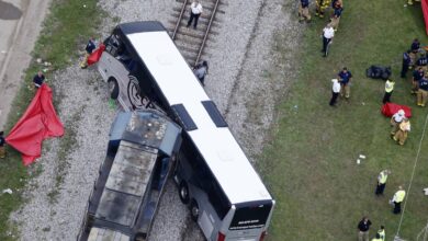 روسیه, منطقه لنینگراد, تصادف قطار, حادثه ریلی, برخورد قطار با اتوبوس, راننده اتوبوس, ترمز اضطراری, قطار باری, تصادف در تقاطع, حمل و نقل ریلی, حادثه بینالمللی, اخبار حوادث, اداره راهآهن روسیه, خبرگزاری روسیه, سرویس اتوبوس, اتوبوس گردشگری, دفتر دادستانی, ایسنا, رویترز