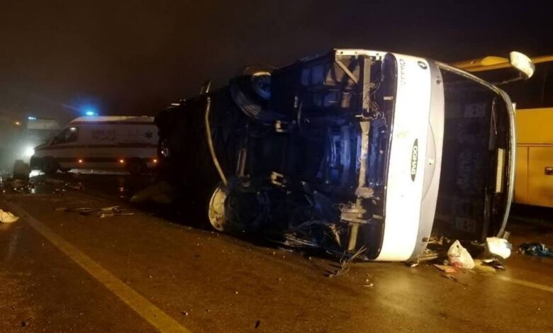 مینی بوس کارگران در کرمانشاه واژگون شد