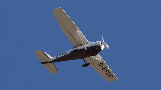 سقوط یک هواپیمای سبک در استرالیا