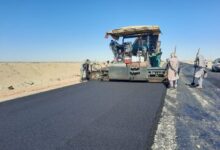 عملیات بهسازی و شانه سازی در جاده ترانزیتی سیرجان - حاجی آباد آغاز شد