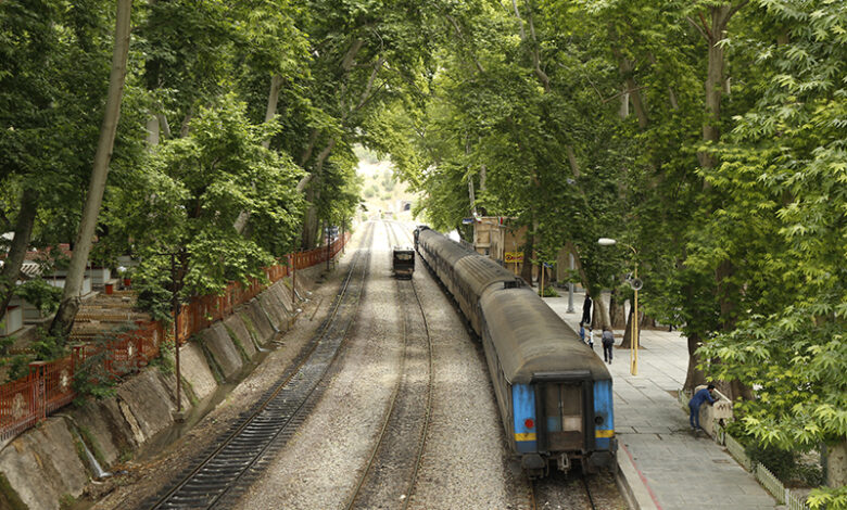 دومین قطار گردشگری «مثلث طلایی ایران» وارد اصفهان شد