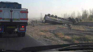 واژگونی تریلی در محور بندرعباس ـ لار حوالی کهورستان؛ مسیر موقتاً مسدود شد