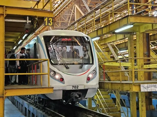 رونمایی دو رام قطار ملی/ کاهش سرفاصله در خطوط ۶ و ۷