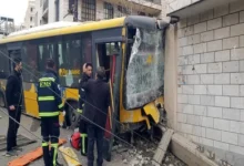 برخورد اتوبوس شرکت واحد با دیواره بزرگراه ستاری/ سرعت بالا، علت حادثه