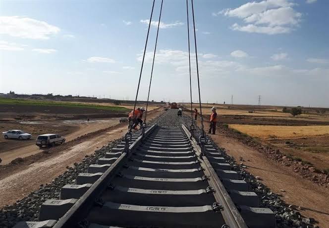 پروژه راه آهن مبارکه سفیددشت شهرکرد وارد مرحله نهایی شده است.