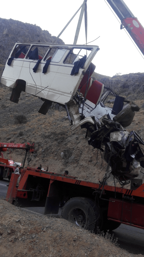 سقوط مینی بوس به دره در محور کاشمر کوهسرخ