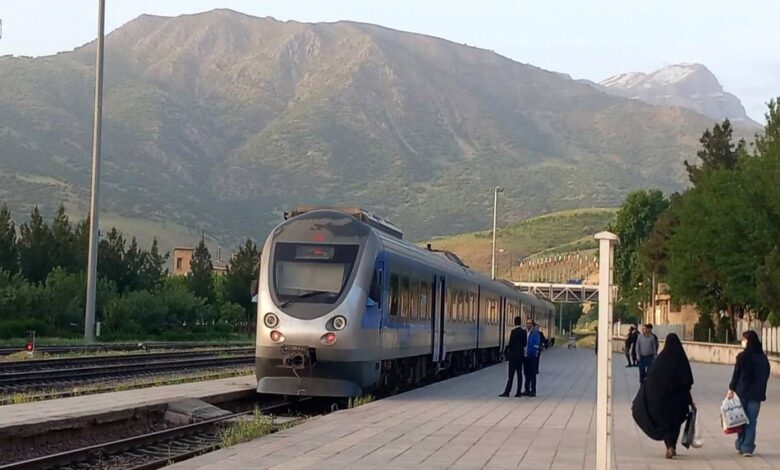 قطارهای بندرعباس به تهران و مشهد فوق العاده شدند