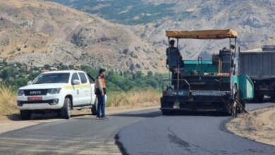آغاز عملیات روکش آسفالت محور روستایی یارود–رجاییدشت در الموت غربی