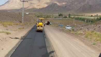 آغاز عملیات آسفالت محور روستایی منطقه گور در جیرفت